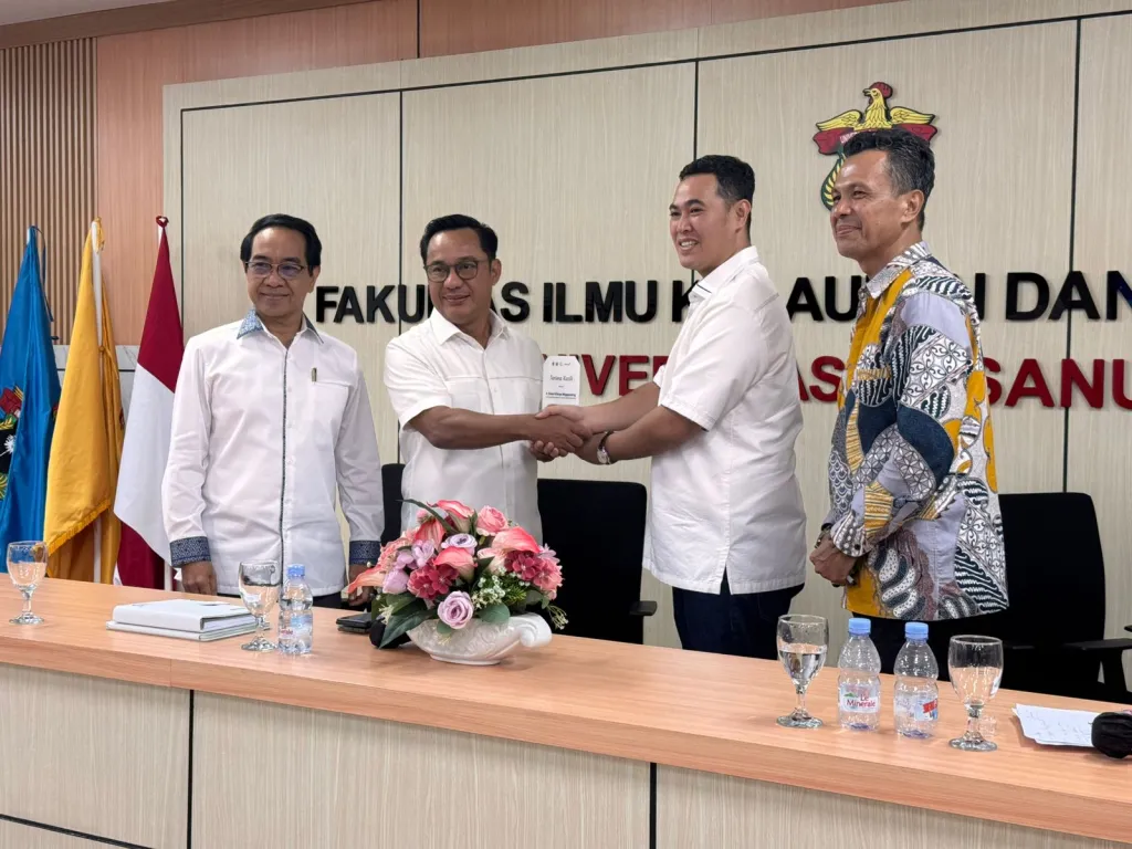 Kehadiran Prof. Dr. Ir. Jamaluddin Jompa, M.Sc. menjadi energi moral yang kuat bagi M. Yusran Lalogau dalam Mubes V IKA Perikanan Unhas, menegaskan dukungan besar kampus terhadap konsolidasi alumni untuk masa depan perikanan Indonesia. (Foto: Dok.Pribadi).